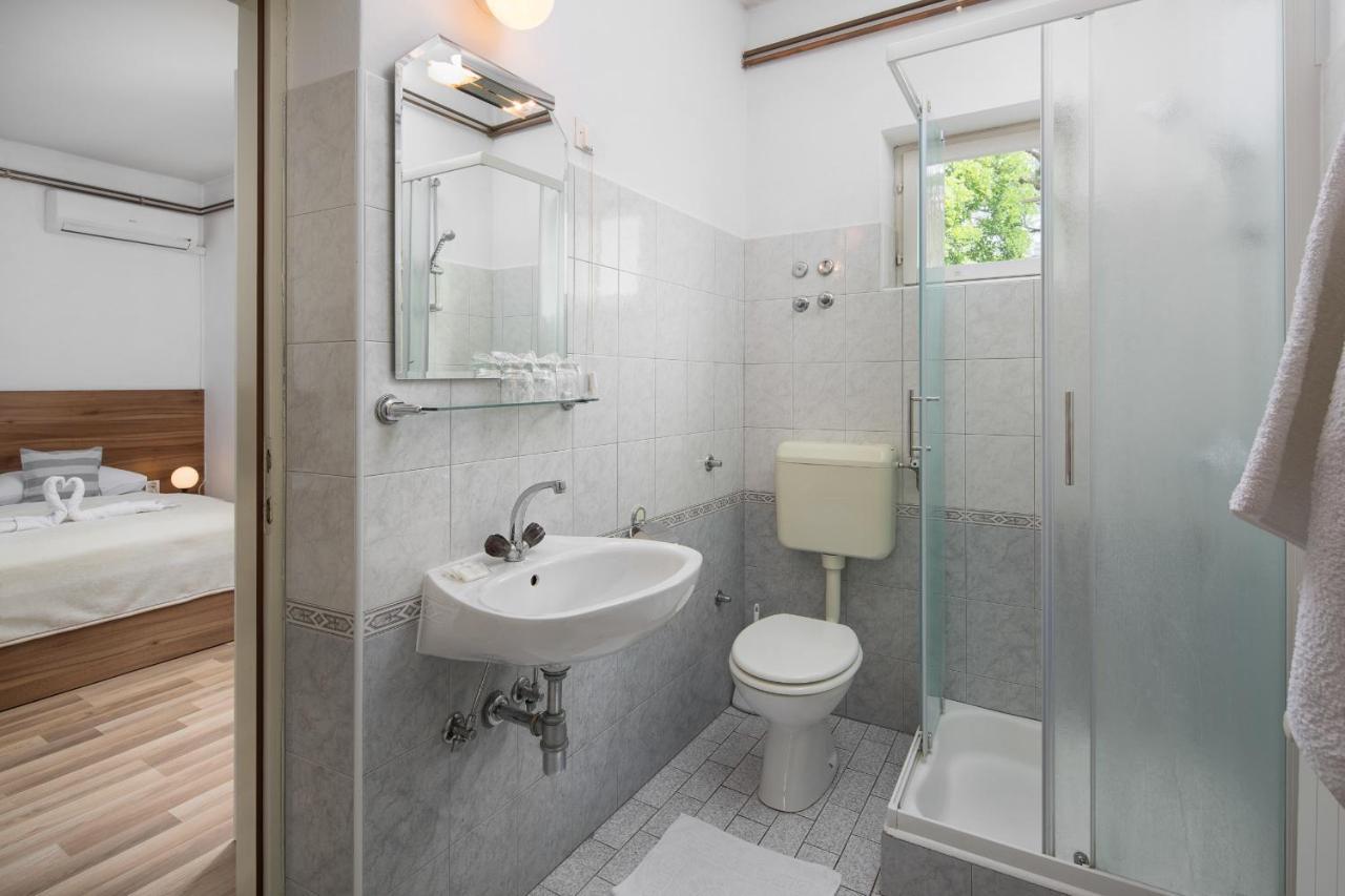 Pansion Andelko Bed & Breakfast Starigrad Paklenica Exterior foto